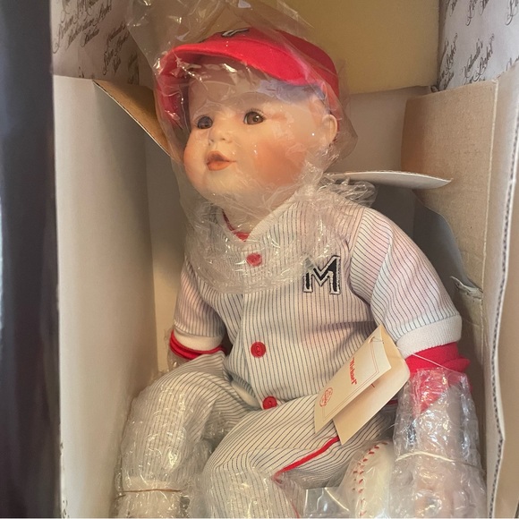 “MICHAEL” BASEBALL PLAYER PORCELAIN DOLL YOLANDA’S PICTURE PERFECT BABIES - Picture 3 of 7